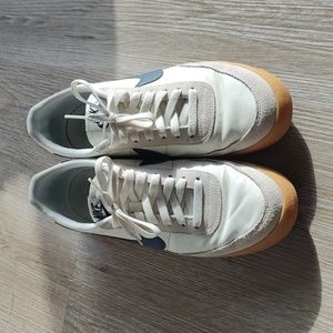 LIKE NEW Nike Killshot 2